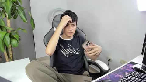 Snapshot of sebas_rosse chatting on 03/11/26, 04:35 sebastian online show from 03/11/26, 04:35