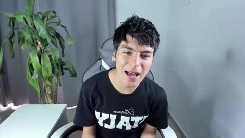 Snapshot of sebas_rosse chatting on 03/18/26, 04:43 sebastian online show from 03/18/26, 04:43