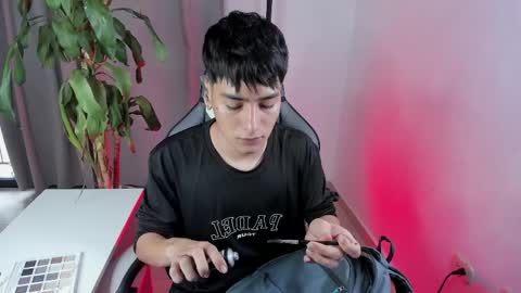 Snapshot of sebas_rosse chatting on 03/25/26, 03:40 sebastian online show from 03/25/26, 03:40