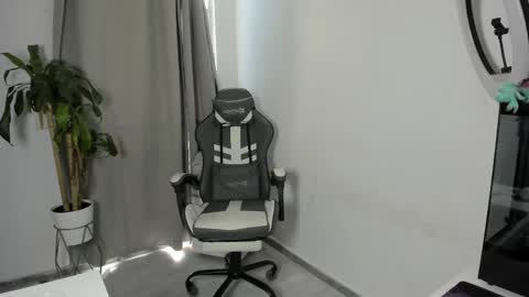 Snapshot of sebas_rosse chatting on 04/10/26, 03:50 sebastian online show from 04/10/26, 03:50