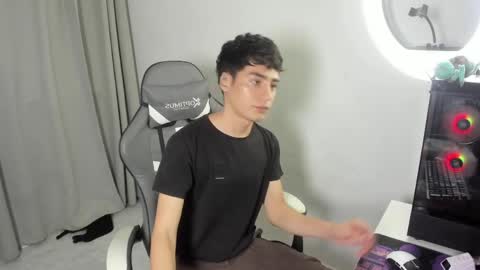 Snapshot of sebas_rosse chatting on 04/25/26, 12:13 sebastian online show from 04/25/26, 12:13