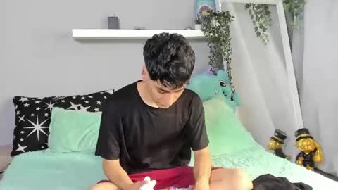 Snapshot of sebas_rosse chatting on 06/11/26, 06:06 sebastian online show from 06/11/26, 06:06