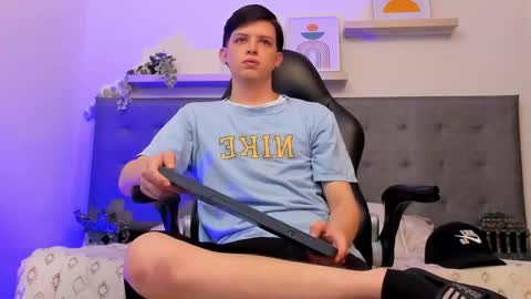 Snapshot of sebastamayo_ chatting on 03/11/26, 05:02 SEBAS online show from 03/11/26, 05:02