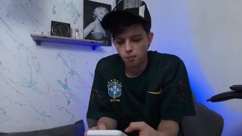 Snapshot of sebastamayo_ chatting on 04/21/26, 05:36 SEBAS online show from 04/21/26, 05:36