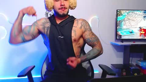 Snapshot of sebastian_025 chatting on 10/21/25, 10:05 Sebastian online show from 10/21/25, 10:05