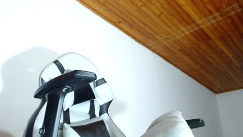 Snapshot of sebastian_025 chatting on 04/05/26, 02:20 Sebastian online show from 04/05/26, 02:20