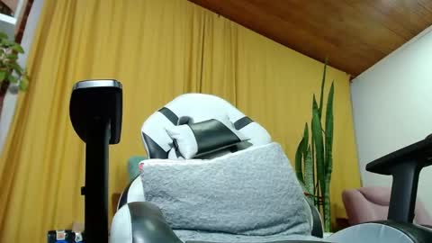 Snapshot of sebastian_025 chatting on 04/20/26, 03:42 Sebastian online show from 04/20/26, 03:42