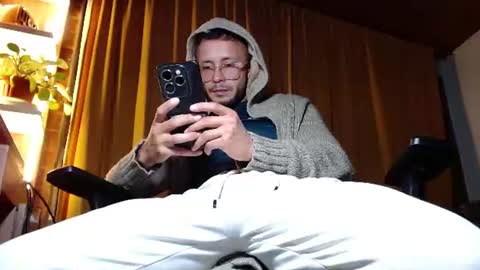 Snapshot of sebastian_025 chatting on 06/11/26, 04:54 Sebastian online show from 06/11/26, 04:54