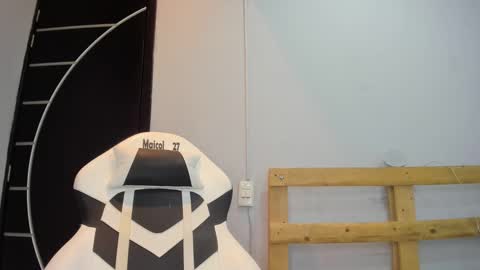 sebastian 0422 online show from 01/03/25, 11:23