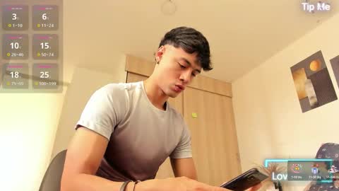 Snapshot of sebastian_dash chatting on 11/30/25, 06:56 SEBAS online show from 11/30/25, 06:56