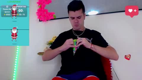 Snapshot of sebastian_loaiza chatting on 12/14/25, 01:27 Sebastian online show from 12/14/25, 01:27