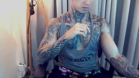 Snapshot of sebastian_muss chatting on 09/18/25, 10:12 Sebastian online show from 09/18/25, 10:12