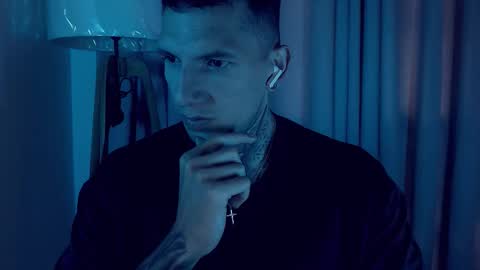 Snapshot of sebastian_muss chatting on 09/21/25, 01:13 Sebastian online show from 09/21/25, 01:13