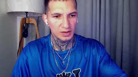 Snapshot of sebastian_muss chatting on 10/12/25, 01:10 Sebastian online show from 10/12/25, 01:10