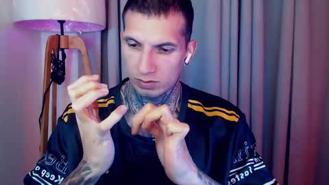 Snapshot of sebastian_muss chatting on 10/28/25, 01:53 Sebastian online show from 10/28/25, 01:53