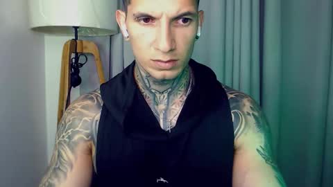 Snapshot of sebastian_muss chatting on 11/25/25, 12:54 Sebastian online show from 11/25/25, 12:54