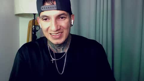 Snapshot of sebastian_muss chatting on 11/30/25, 01:04 Sebastian online show from 11/30/25, 01:04