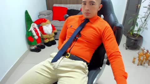 Snapshot of sebastian_oconnor77 chatting on 01/07/25, 12:20 juan  sebastian online show from 01/07/25, 12:20
