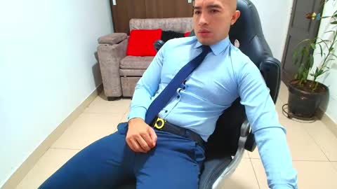 Snapshot of sebastian_oconnor77 chatting on 02/01/25, 12:16 juan  sebastian online show from 02/01/25, 12:16