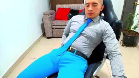 Snapshot of sebastian_oconnor77 chatting on 02/02/25, 06:31 juan  sebastian online show from 02/02/25, 06:31
