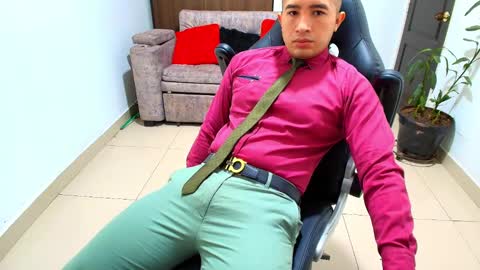 Snapshot of sebastian_oconnor77 chatting on 02/06/25, 12:05 juan  sebastian online show from 02/06/25, 12:05