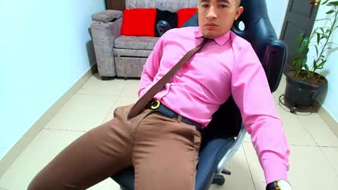 Snapshot of sebastian_oconnor77 chatting on 02/07/25, 12:17 juan  sebastian online show from 02/07/25, 12:17