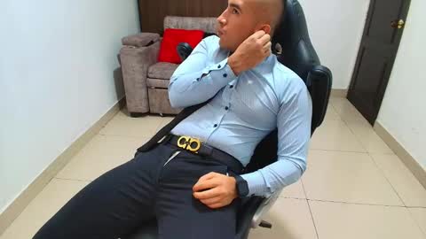 Snapshot of sebastian_oconnor77 chatting on 02/12/25, 05:05 juan  sebastian online show from 02/12/25, 05:05