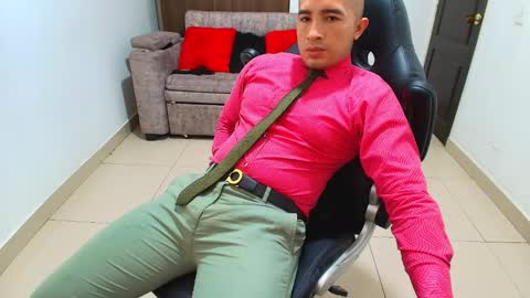 Snapshot of sebastian_oconnor77 chatting on 02/13/25, 06:27 juan  sebastian online show from 02/13/25, 06:27