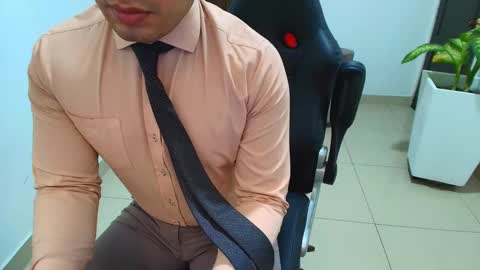 Snapshot of sebastian_oconnor77 chatting on 03/04/25, 06:18 juan  sebastian online show from 03/04/25, 06:18