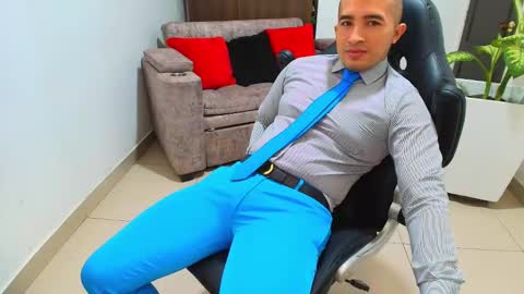 Snapshot of sebastian_oconnor77 chatting on 03/05/25, 06:23 juan  sebastian online show from 03/05/25, 06:23
