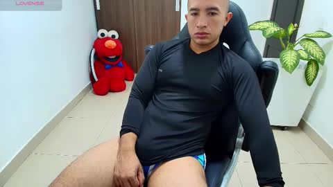 Snapshot of sebastian_oconnor77 chatting on 10/12/25, 12:37 juan  sebastian online show from 10/12/25, 12:37