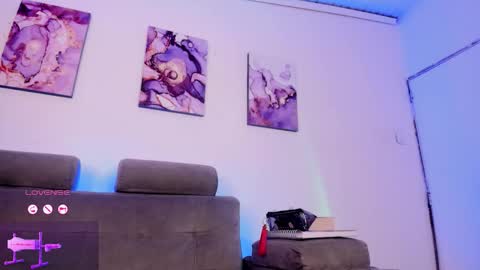     .  INDEPENDENT MODEL online show from 02/07/26, 06:44