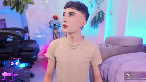     .  INDEPENDENT MODEL online show from 02/15/26, 01:52