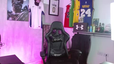 Sebastiano online show from 12/17/25, 05:57