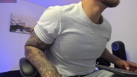 Lucian Sinclair online show from 12/25/24, 01:10