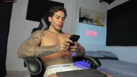 Snapshot of sebastianortizm chatting on 11/02/25, 10:34 Lucian Sinclair online show from 11/02/25, 10:34