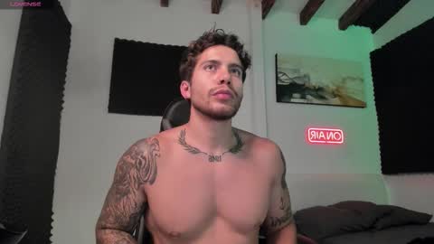 Snapshot of sebastianortizm chatting on 12/04/25, 02:54 Lucian Sinclair online show from 12/04/25, 02:54