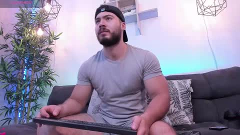 Instagram jeanpaulfit  online show from 03/01/25, 01:51
