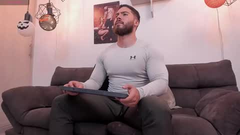 Instagram jeanpaulfit  online show from 10/04/25, 10:41