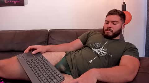 Snapshot of sebastianvilla__ chatting on 10/27/25, 10:14 Instagram jeanpaulfit online show from 10/27/25, 10:14