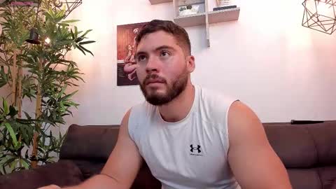 Snapshot of sebastianvilla__ chatting on 11/12/25, 12:00 Instagram jeanpaulfit online show from 11/12/25, 12:00