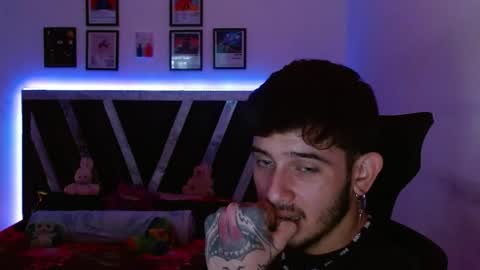 Snapshot of sebasxxl12 chatting on 11/24/25, 11:48 Sebas online show from 11/24/25, 11:48