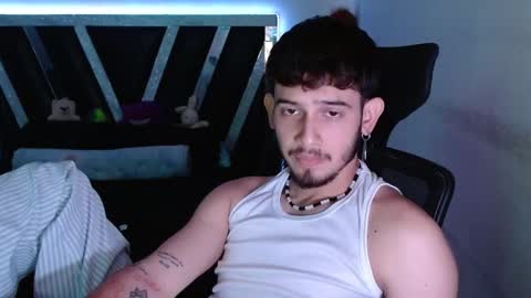 Snapshot of sebasxxl12 chatting on 12/23/25, 05:27 Sebas online show from 12/23/25, 05:27