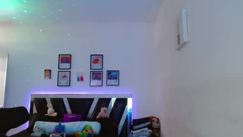 Snapshot of sebasxxl12 chatting on 03/19/26, 05:17 Sebas online show from 03/19/26, 05:17