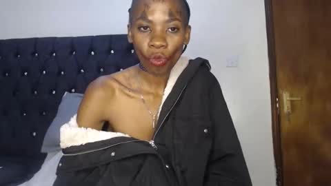 sebatrishaa online show from 10/31/25, 05:25