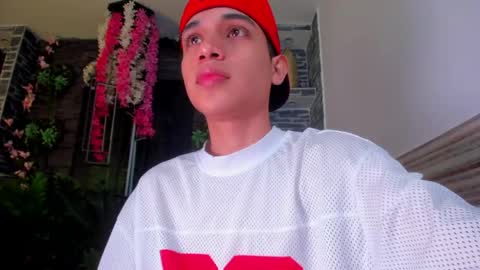 Snapshot of sebax_00 chatting on 04/19/26, 04:01 Sebastian online show from 04/19/26, 04:01