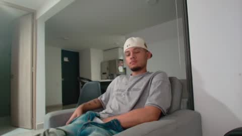 Snapshot of sebolaz chatting on 01/05/25, 07:28 ryan miller online show from 01/05/25, 07:28