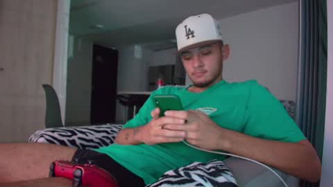 Snapshot of sebolaz chatting on 01/10/25, 04:44 ryan miller online show from 01/10/25, 04:44