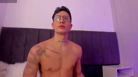 Snapshot of sebpalacio chatting on 11/23/25, 08:41 SEBASTIAN PALACIO online show from 11/23/25, 08:41