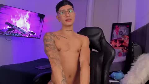 SEBASTIAN PALACIO online show from 12/23/25, 04:43